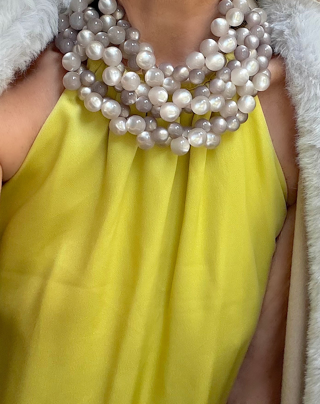 The Bubble Greige Necklace